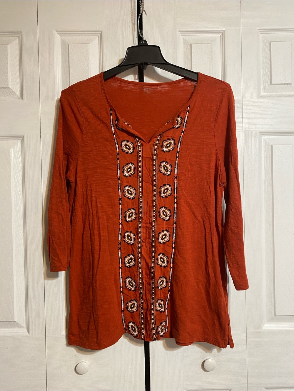 New direction embroidered knit tee shirt top size LARGE